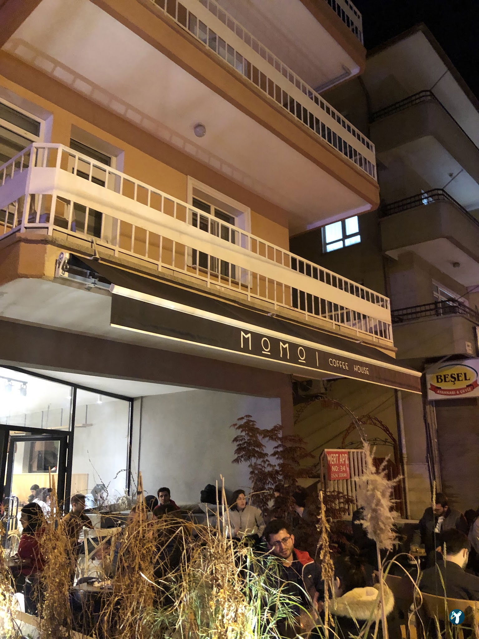 Momo Coffee House