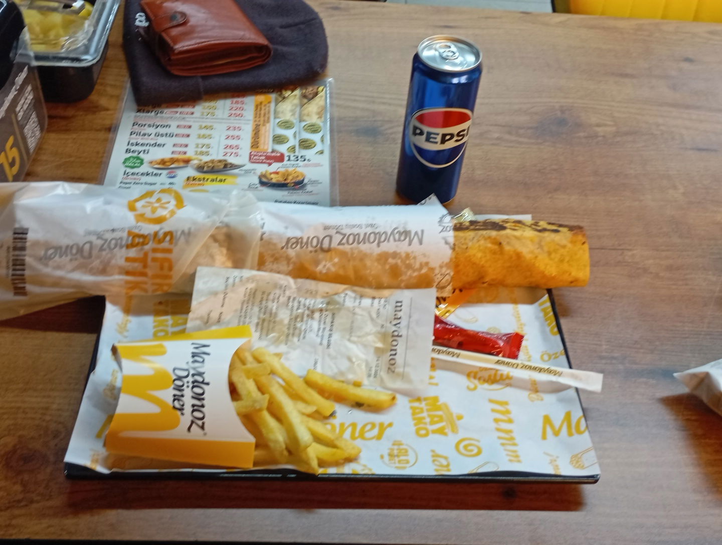 Maydonoz Döner Bayraklı Sevgi Yolu