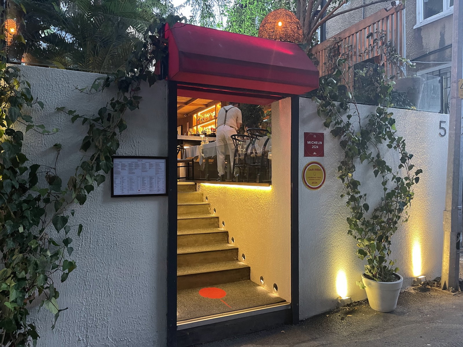 The Red Balloon Restoran & Bar