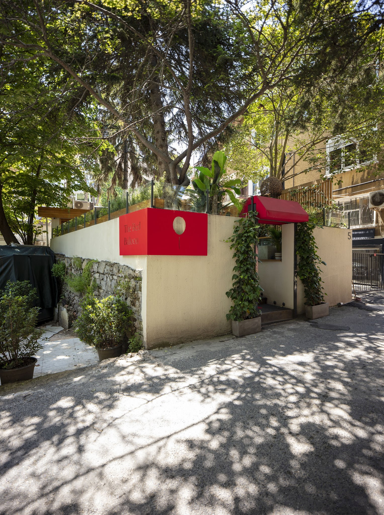 The Red Balloon Restoran & Bar