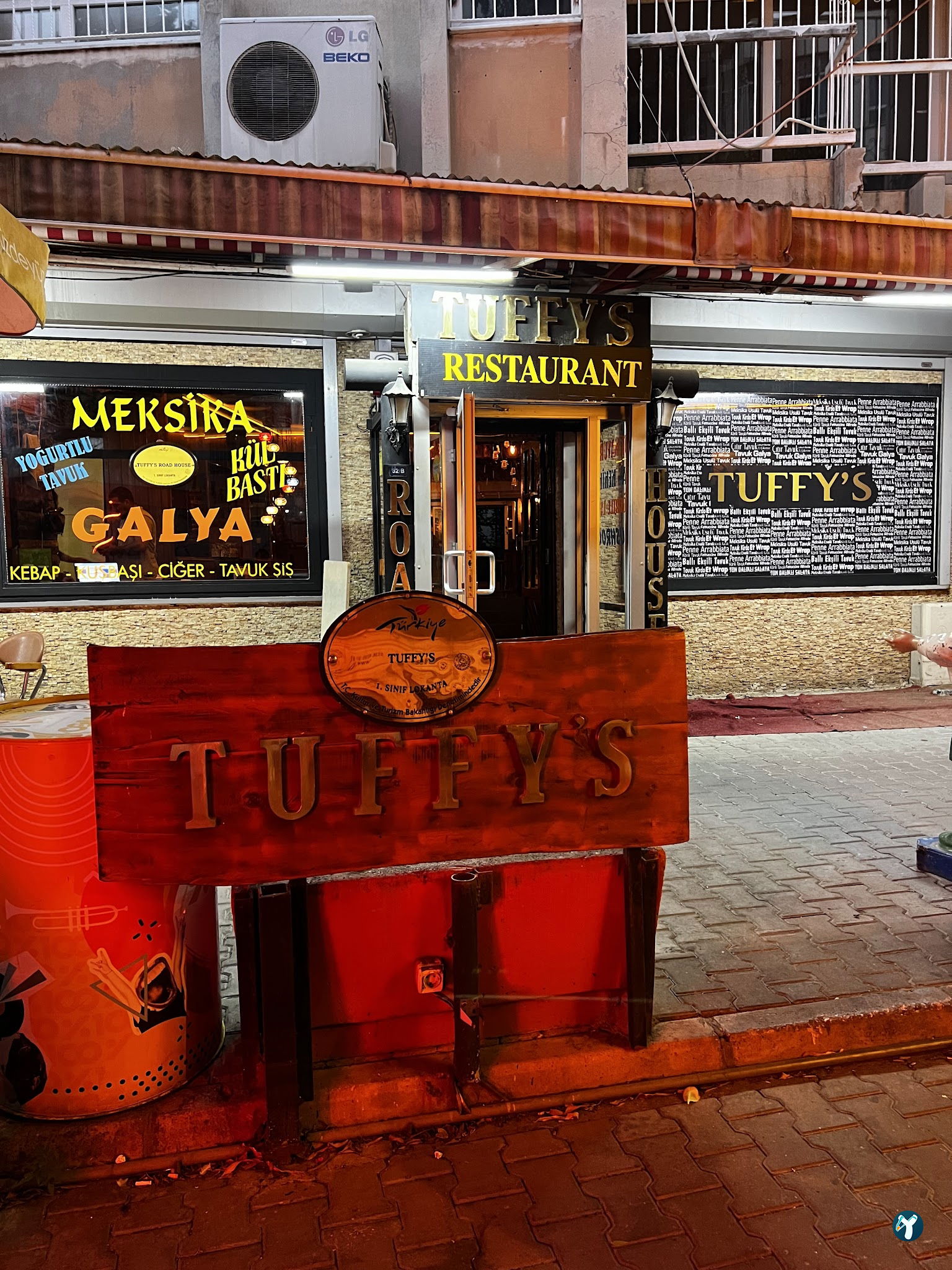 Tuffy'S Road House