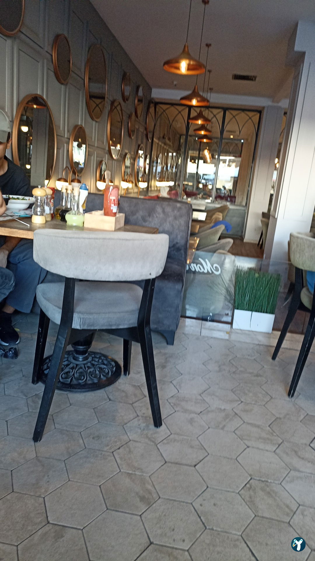 Mon Cher Cafe & Kitchen