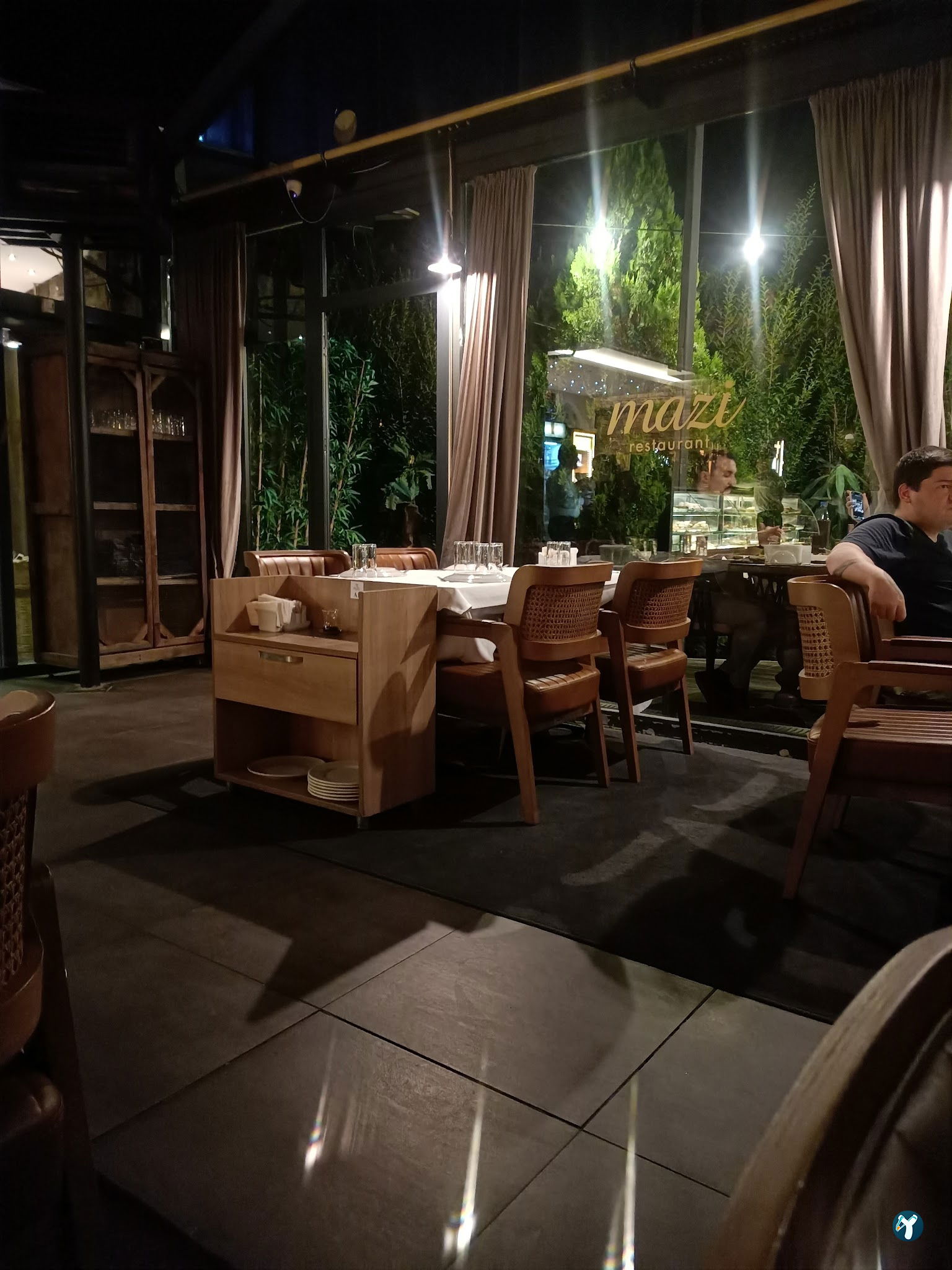 Mazi Restaurant