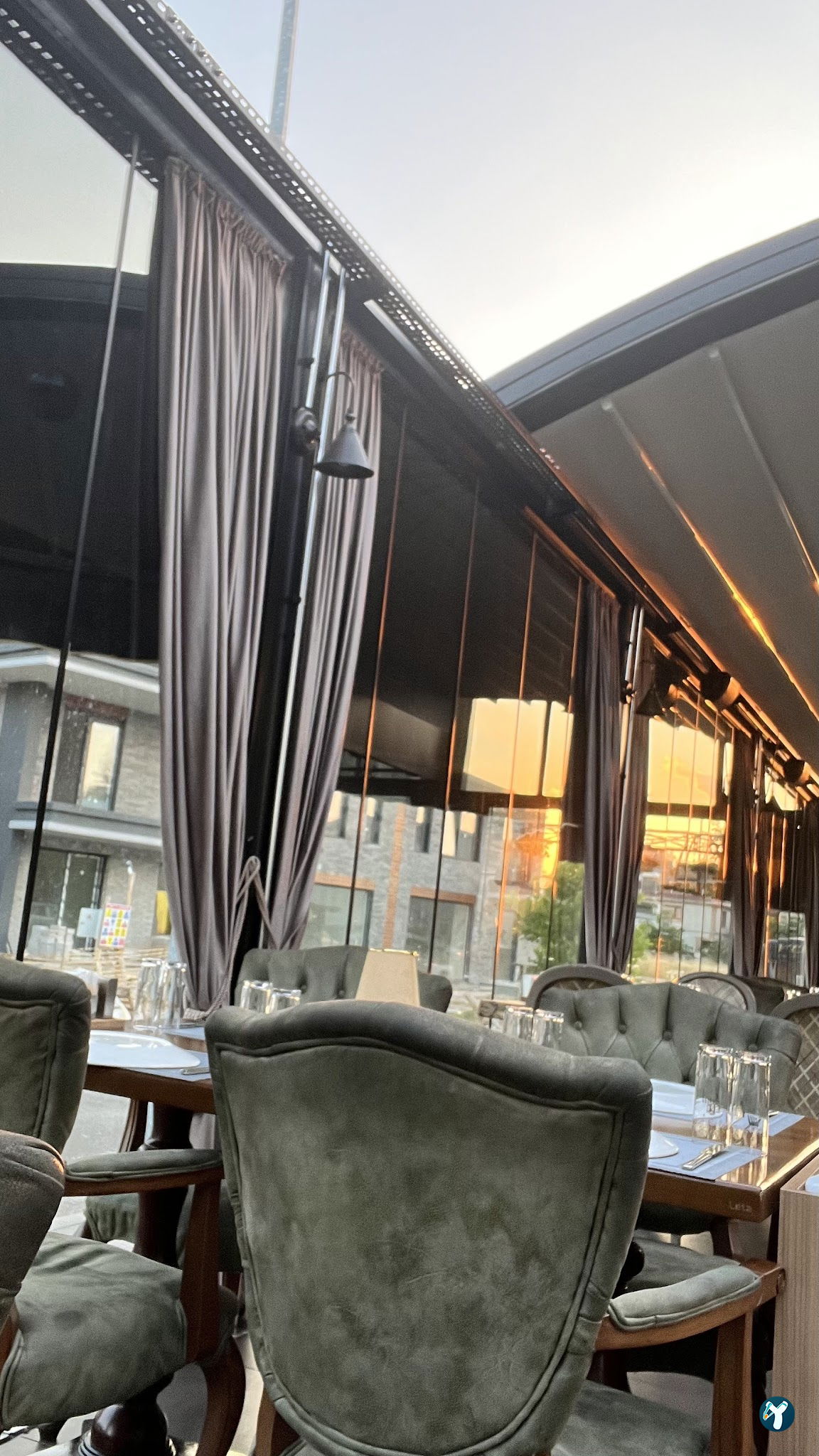 Mazi Restaurant