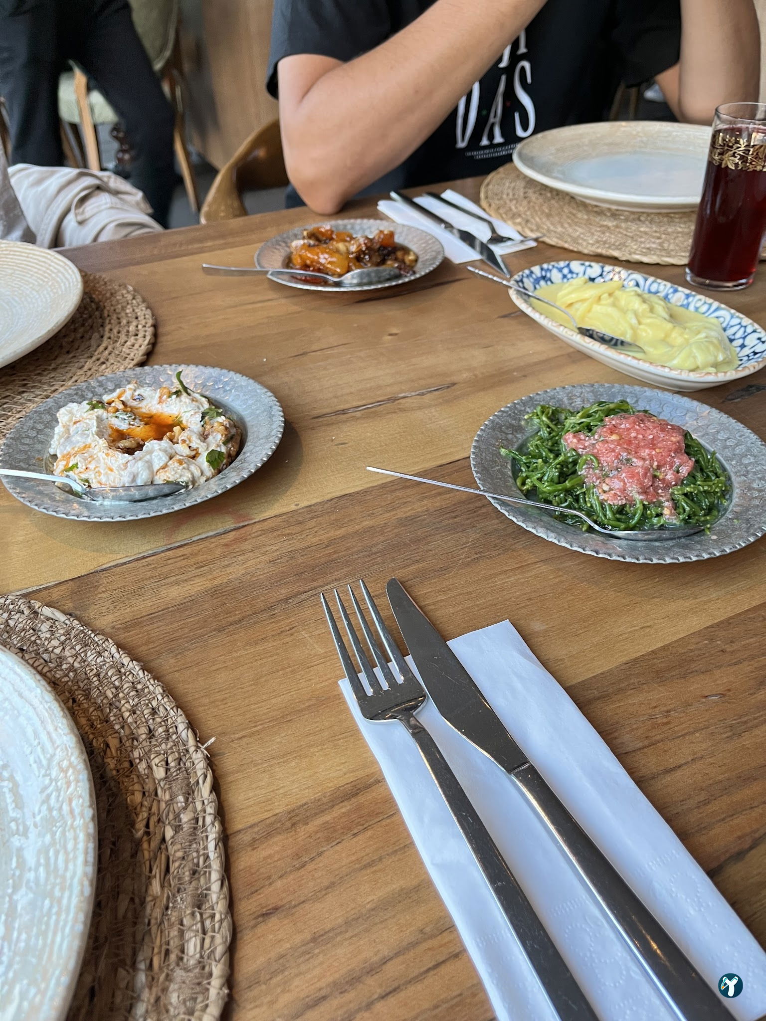 Mazi Restaurant