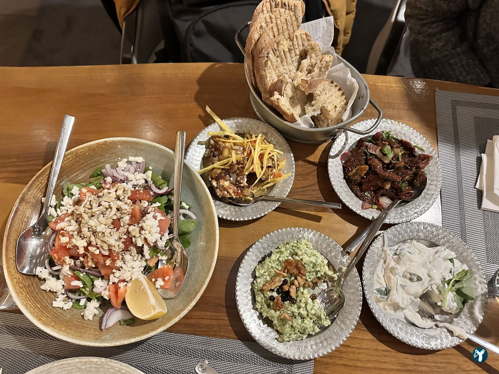 Mazi Restaurant