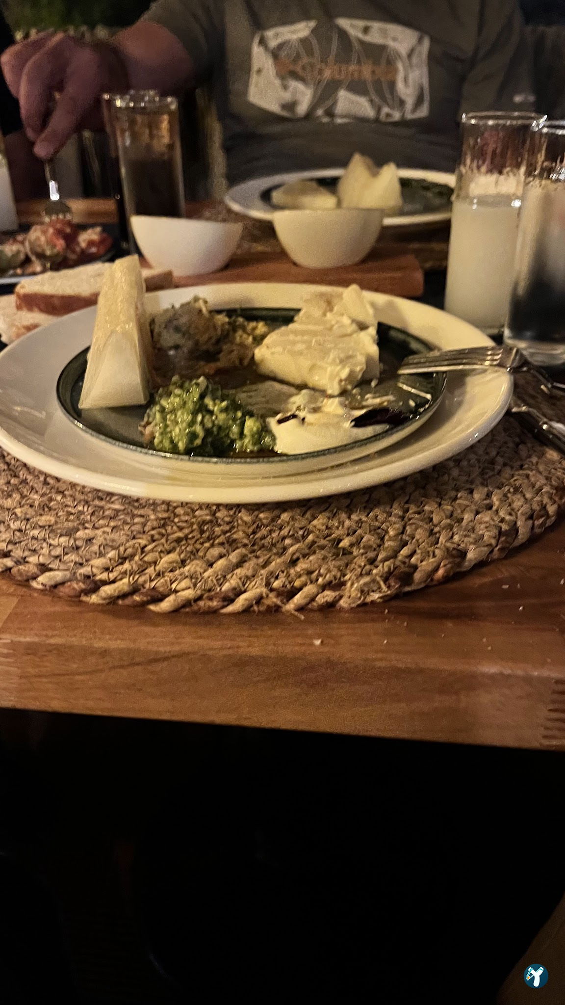 Mazi Restaurant