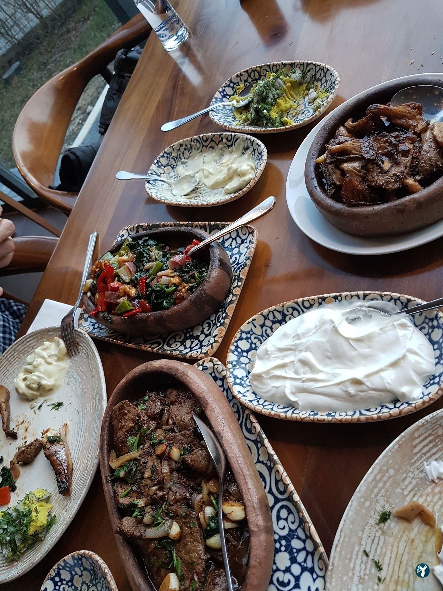 Mazi Restaurant
