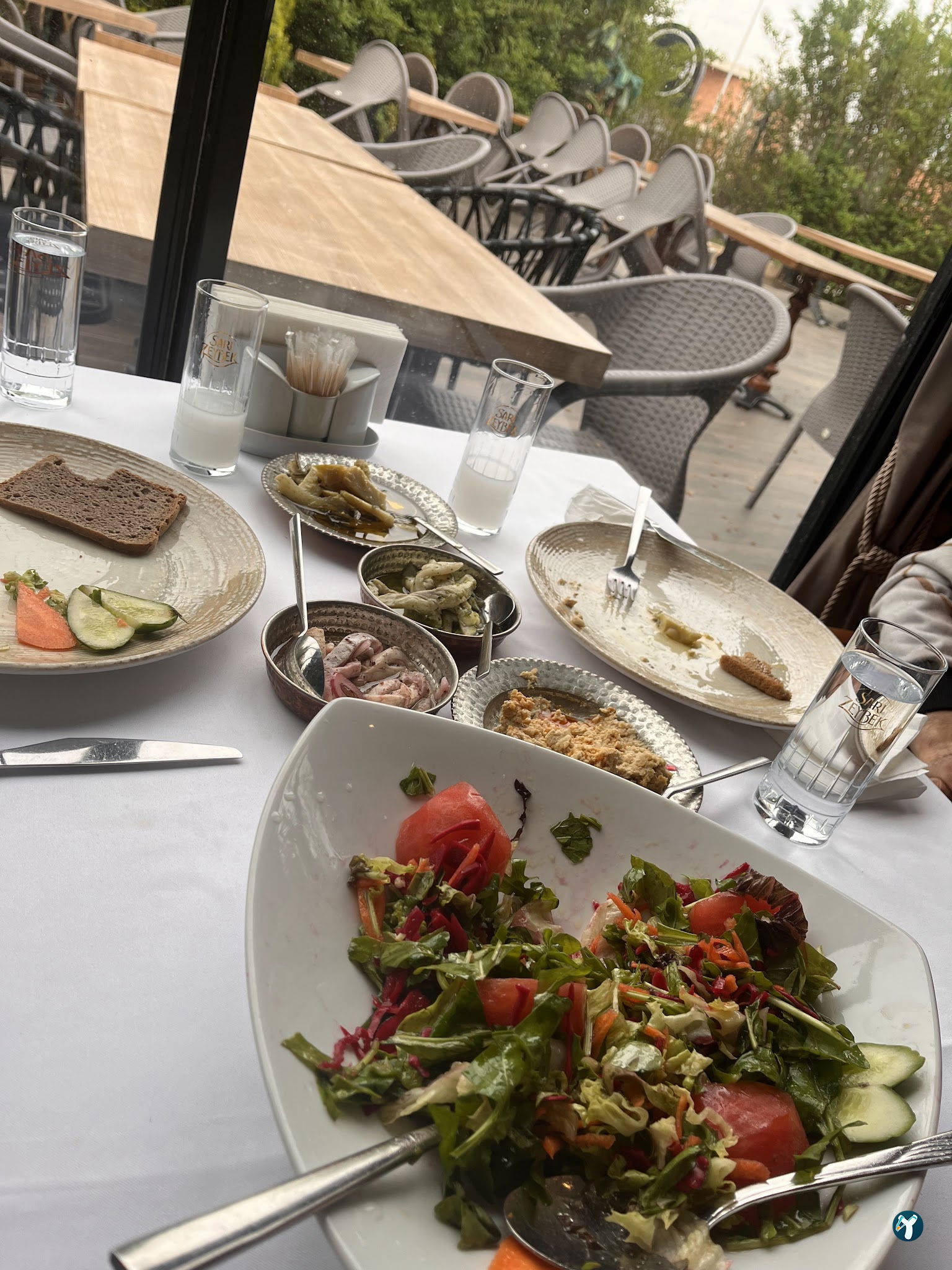 Mazi Restaurant