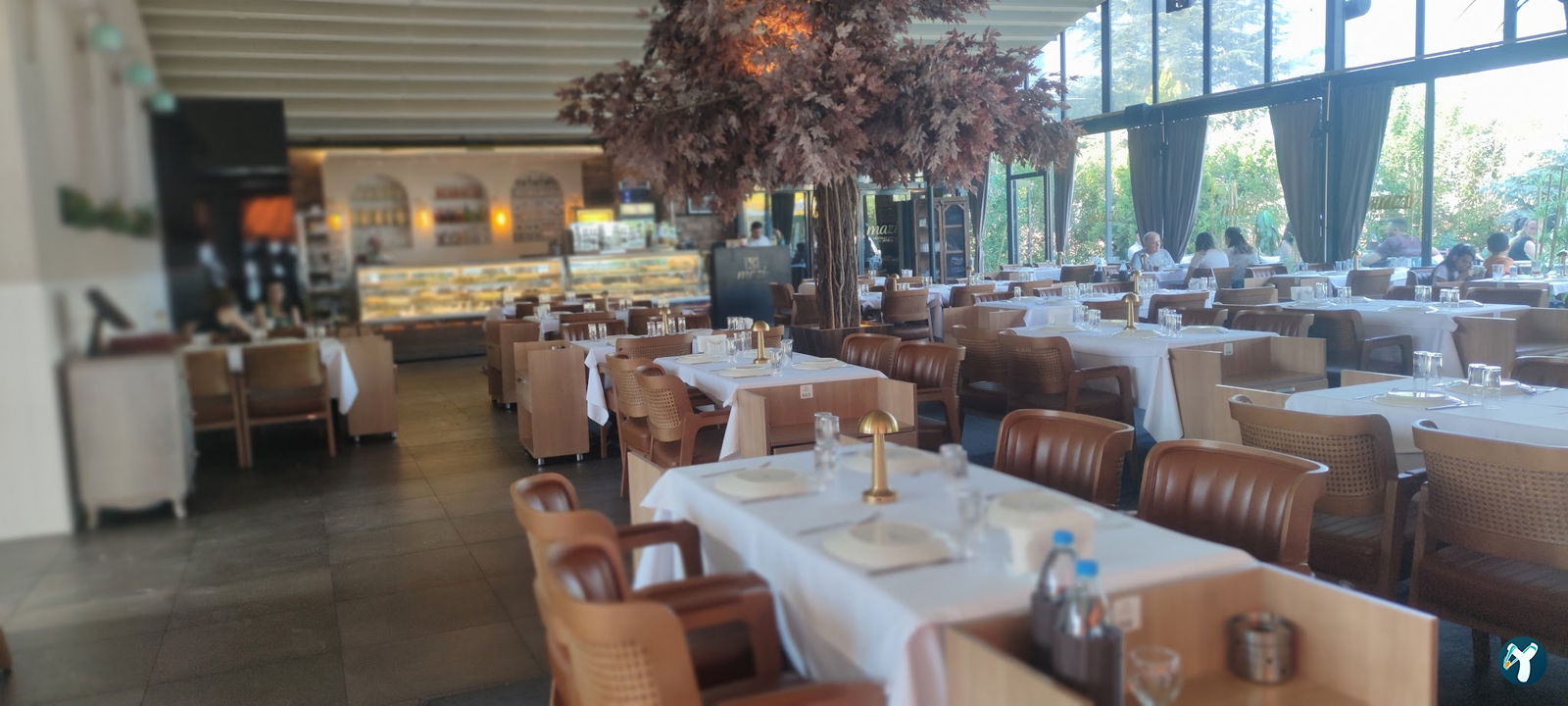 Mazi Restaurant