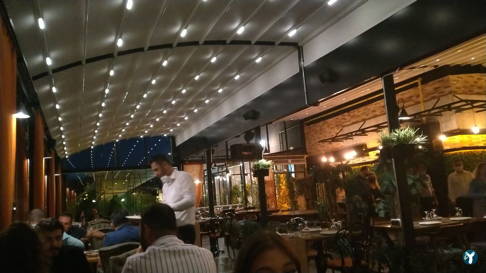 Mazi Restaurant