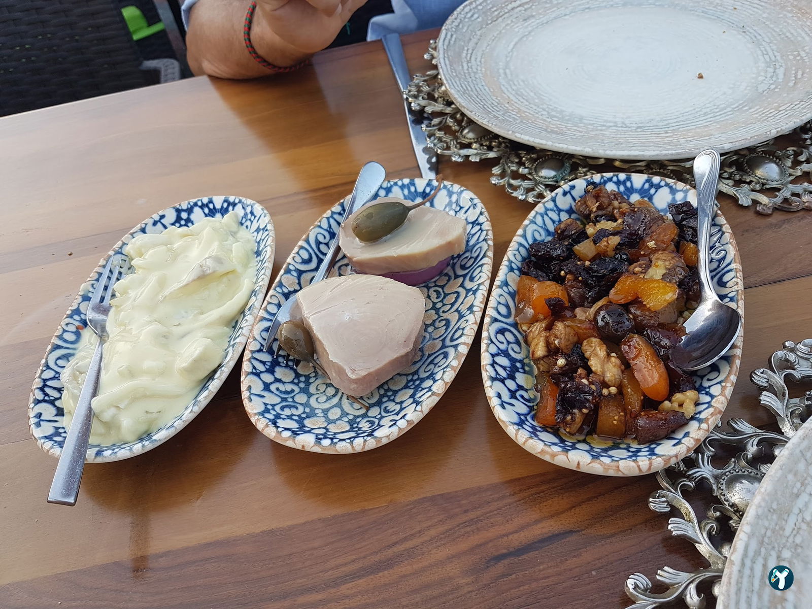 Mazi Restaurant