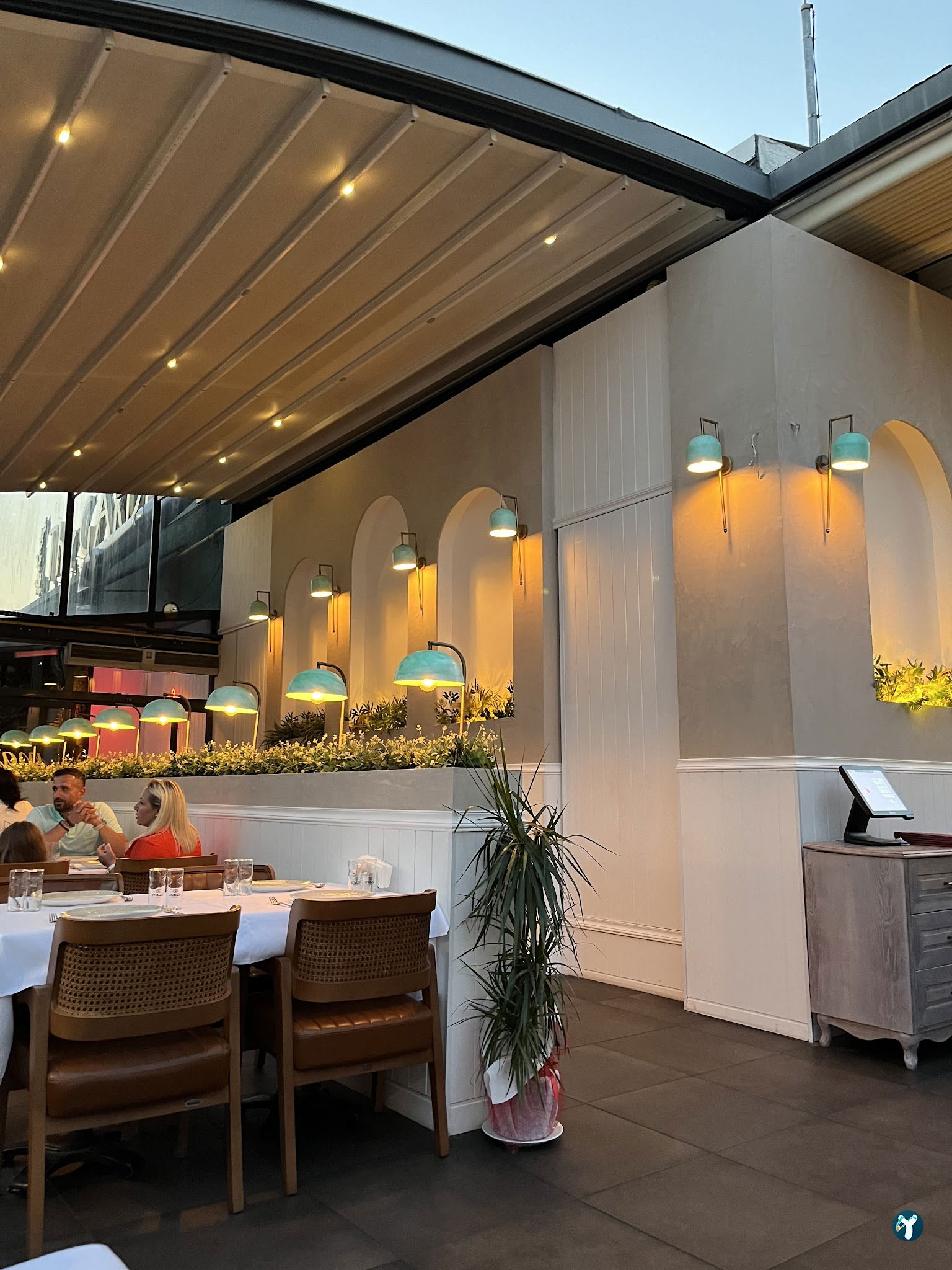 Mazi Restaurant