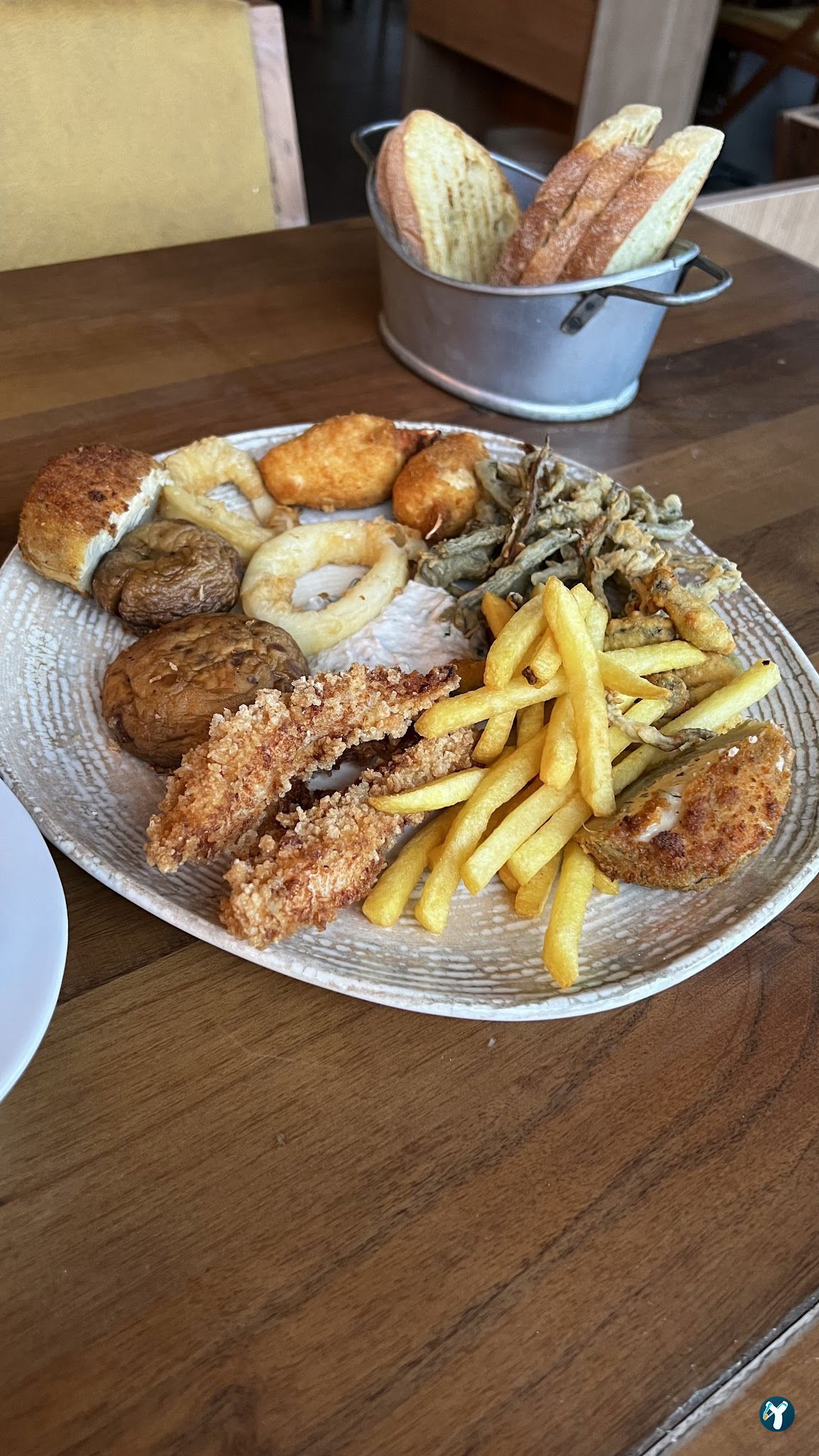Mazi Restaurant