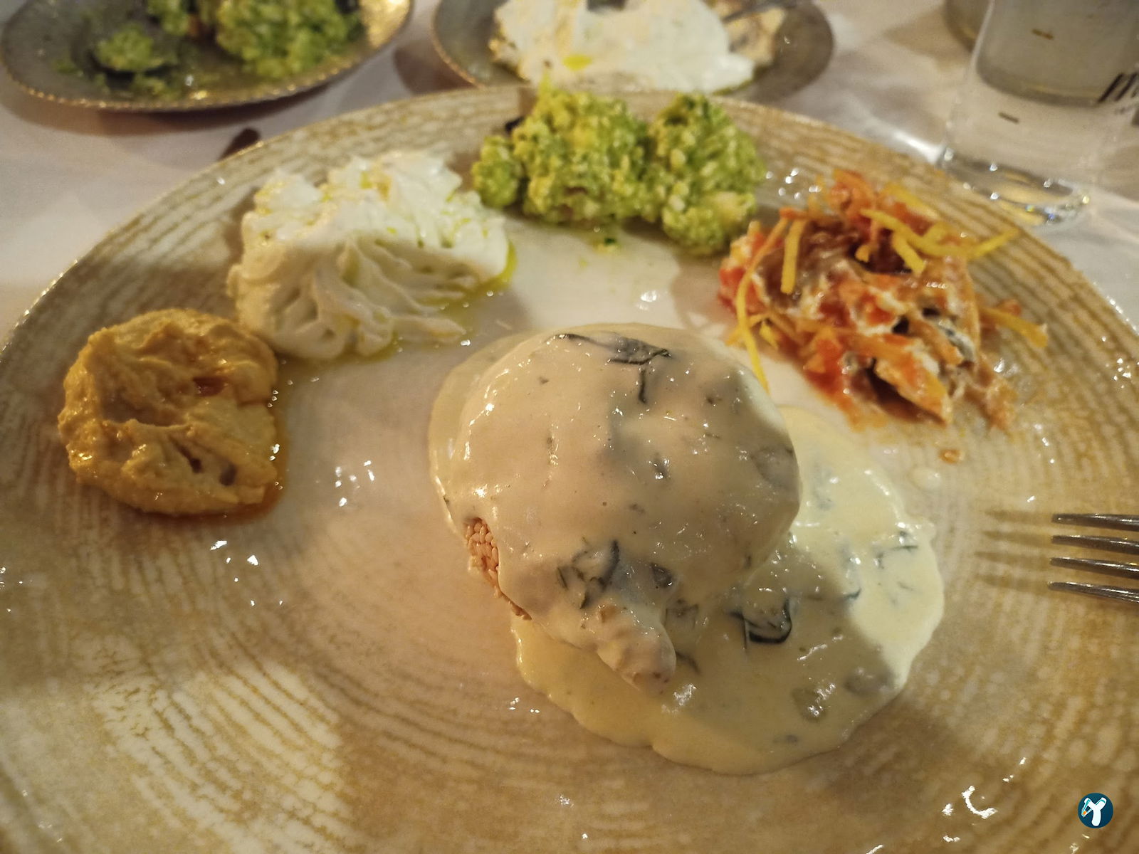 Mazi Restaurant
