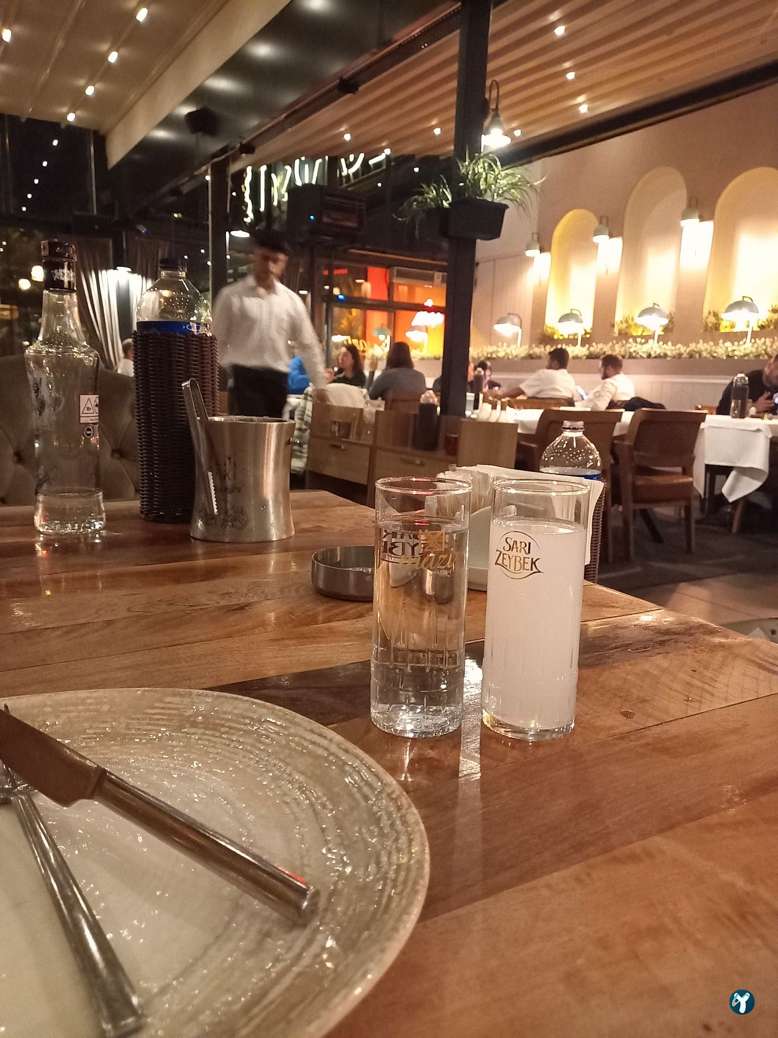 Mazi Restaurant