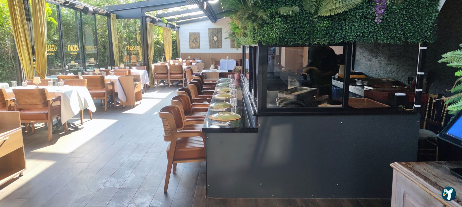 Mazi Restaurant