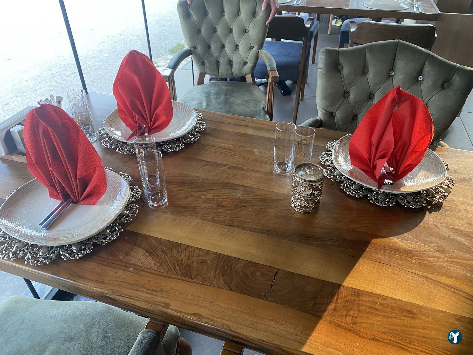 Mazi Restaurant