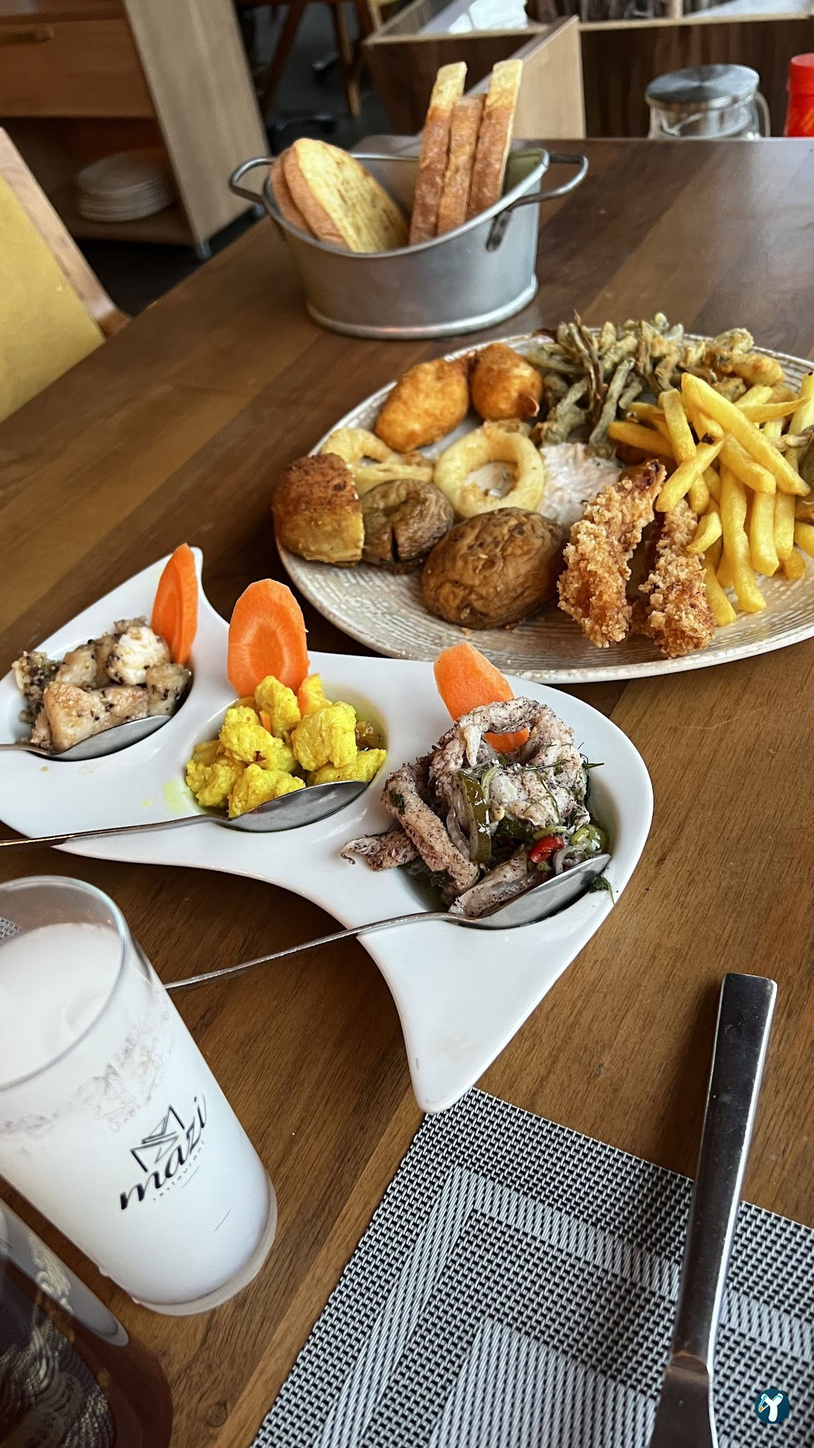 Mazi Restaurant