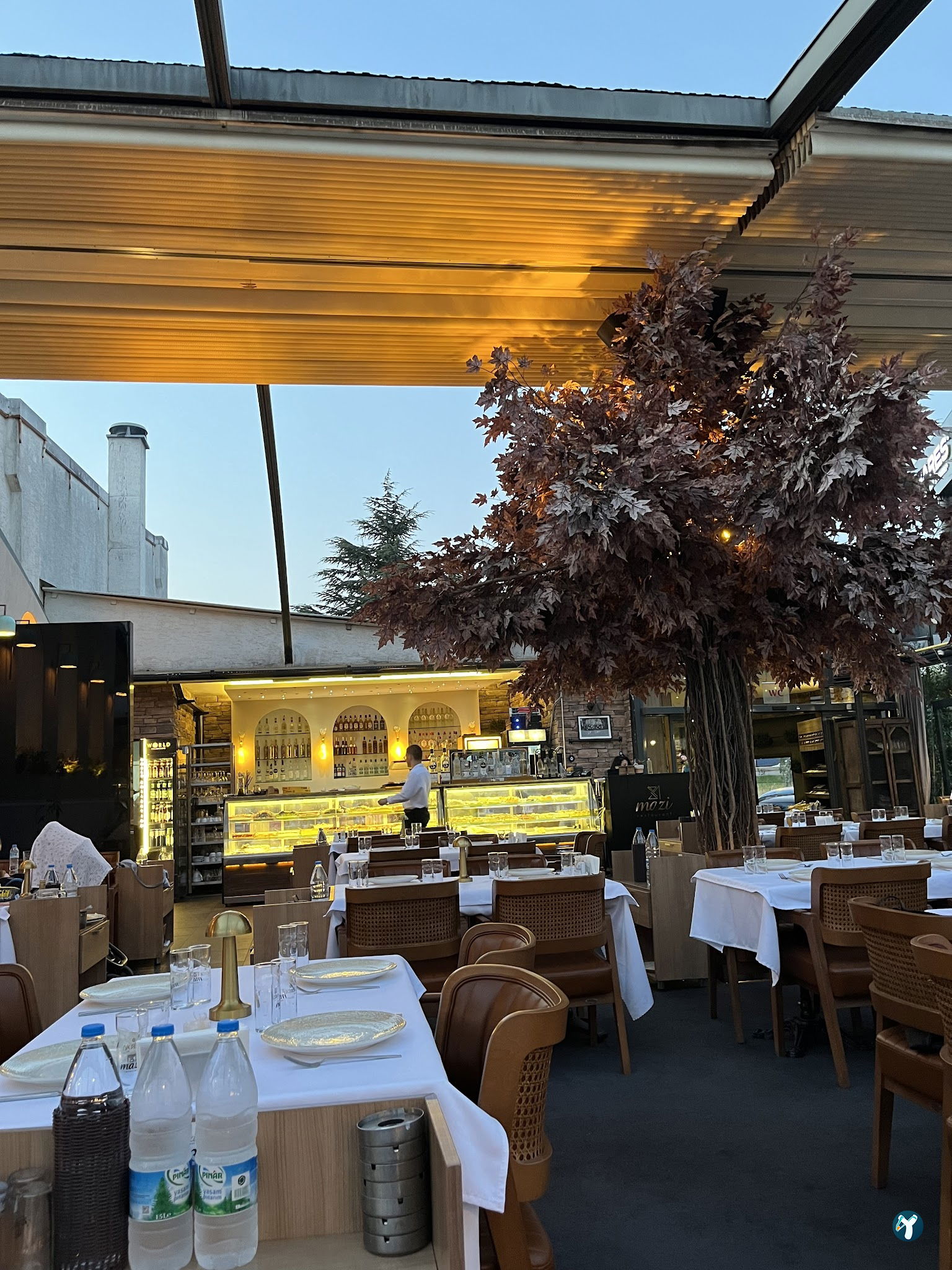 Mazi Restaurant