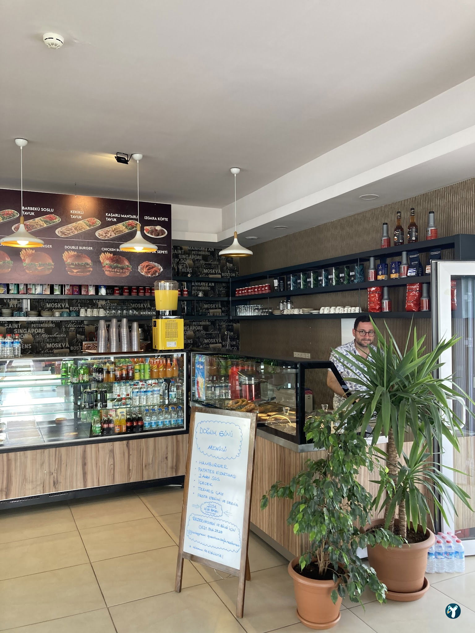 Quantum Cafe & Restoran