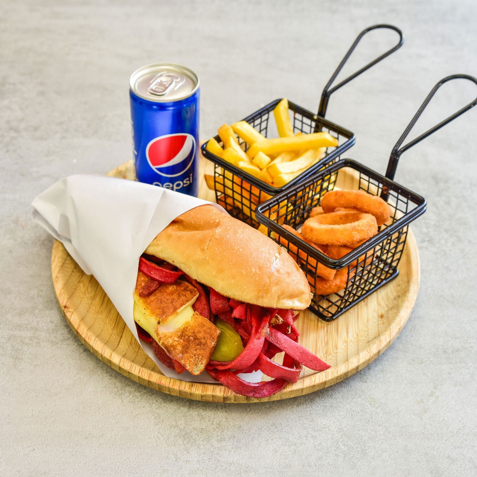 Yumurtalı Maxi Jumbo Sandviç & İçecek Menü