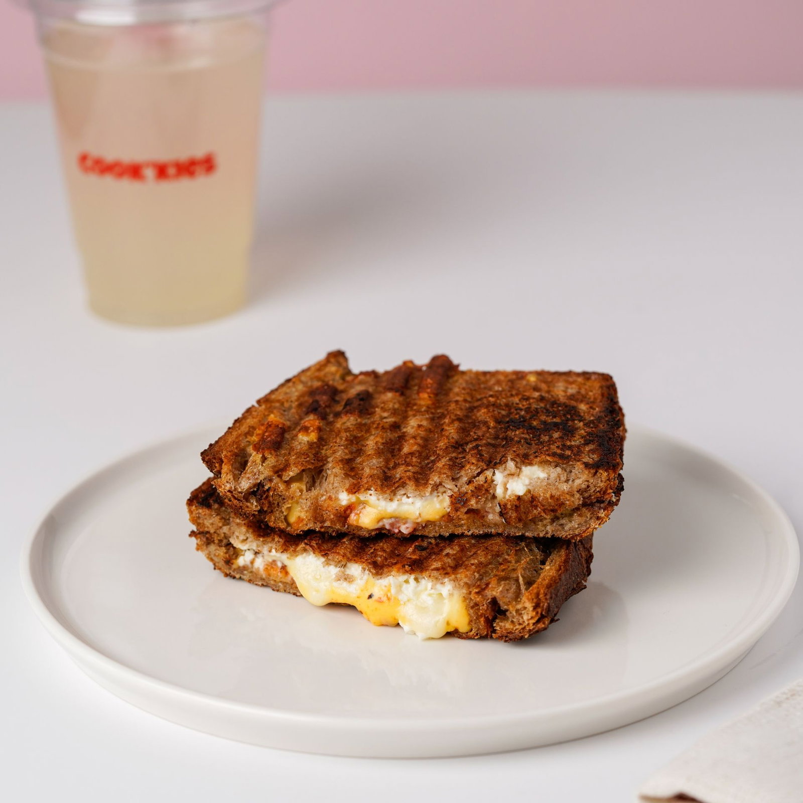 Üç Peynirli Tost