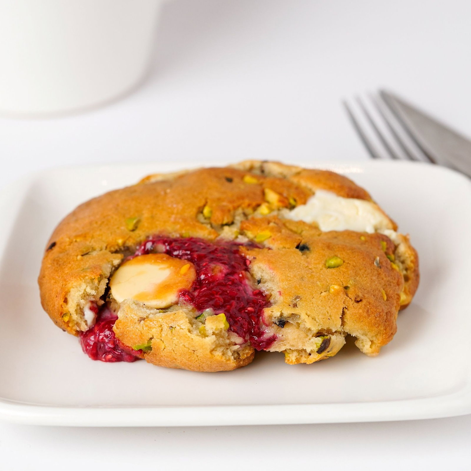 Antep Fıstıklı Frambuazlı Beyaz Çikolatalı Cookie