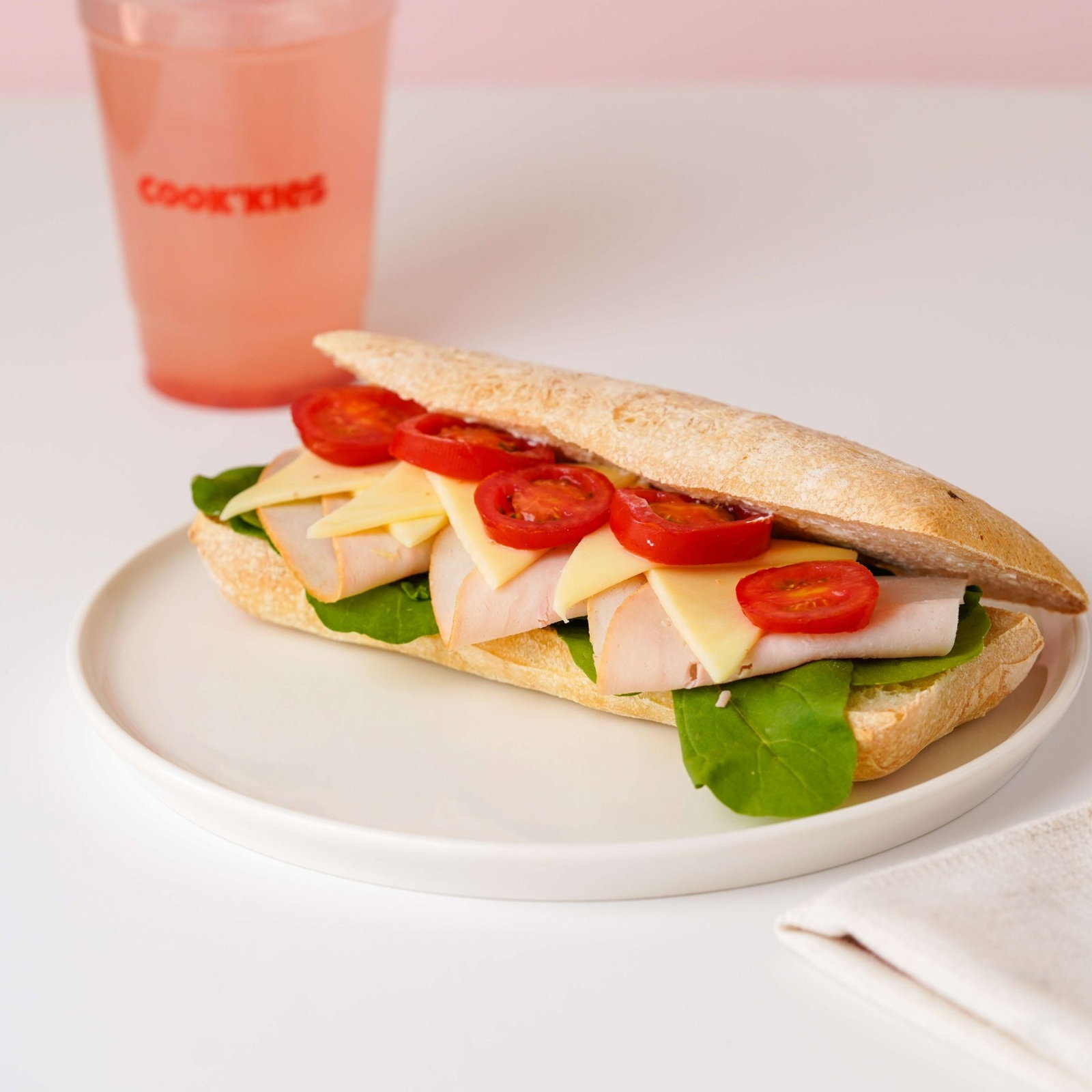 Ciabatta Ekmeğine Füme Hindi Sandviç