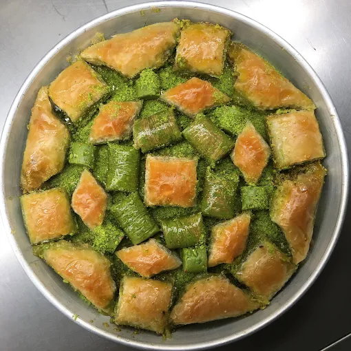 Elmacı Pazarı Güllüoğlu