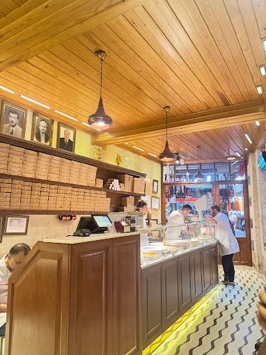 Elmacı Pazarı Güllüoğlu