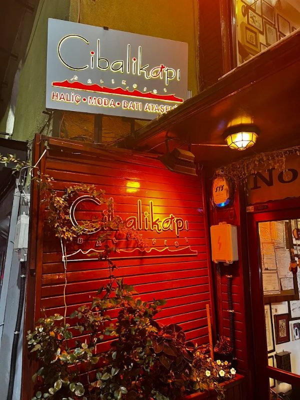 Cibalikapı Balıkçısı Haliç