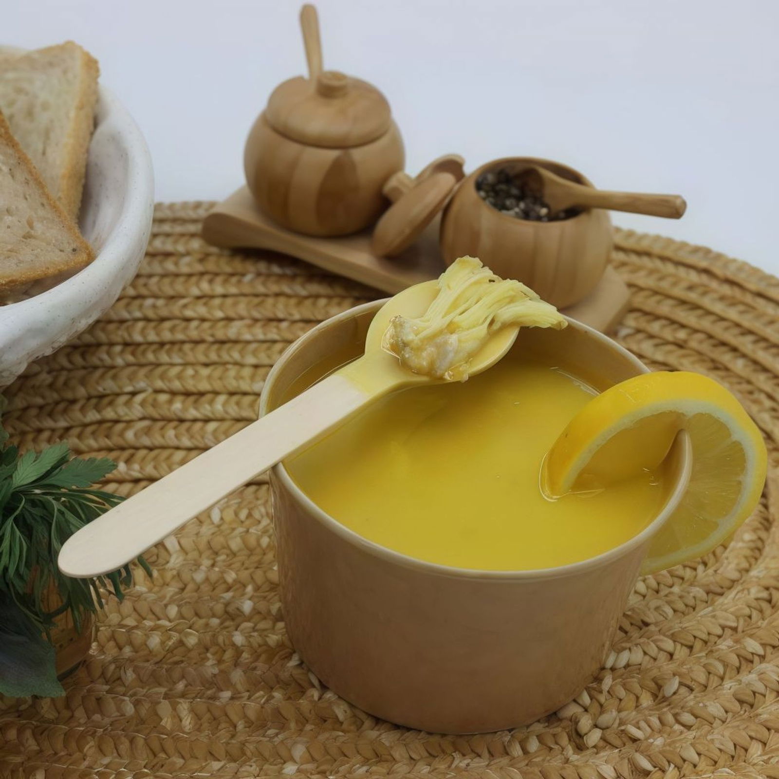 Zerdeçallı Tavuk Suyu Çorbası