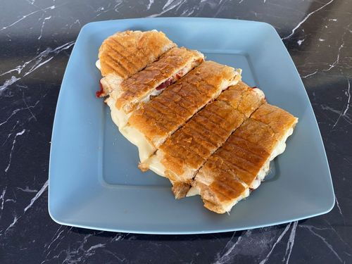 Öğrencilere Özel 3 Parça Kaşarlı Tost