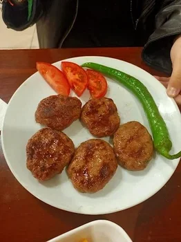 KÖFTECİ REFİK resimleri