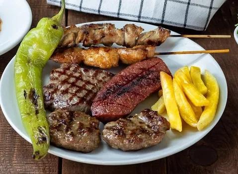 KÖFTECİ REFİK resimleri