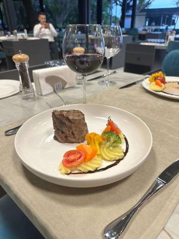 La Fallez Kitchen & Bar