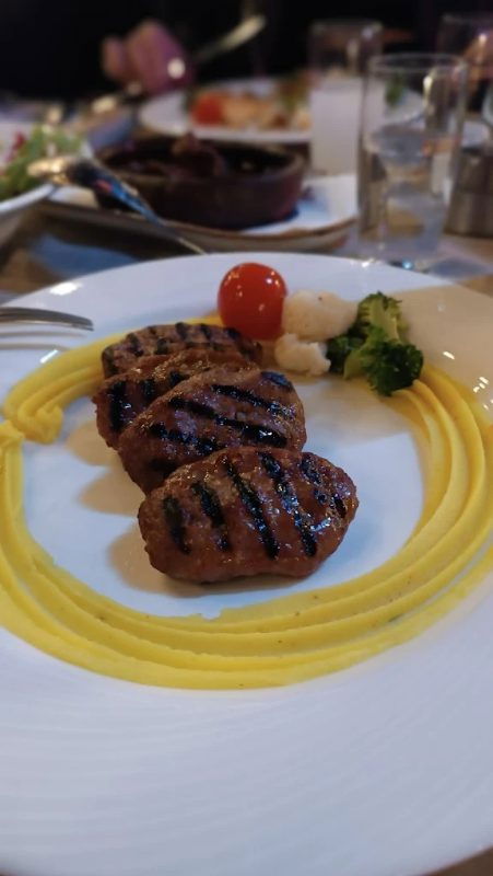 La Fallez Kitchen & Bar