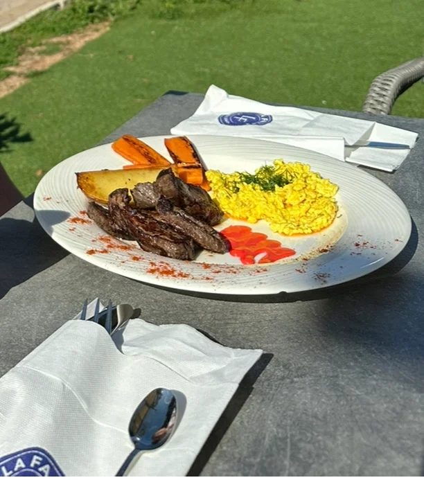 La Fallez Kitchen & Bar