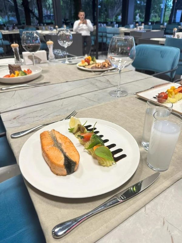 La Fallez Kitchen & Bar