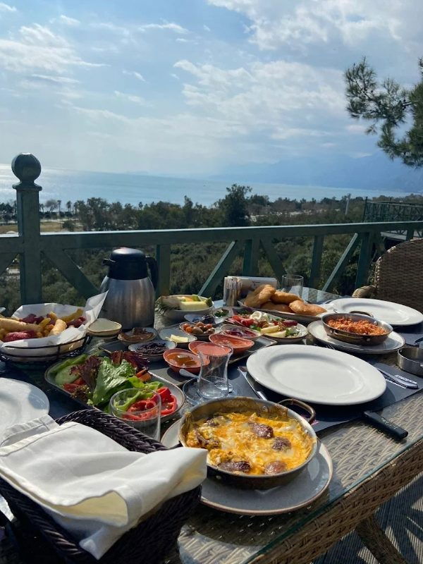 La Fallez Kitchen & Bar