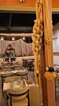 Patron Şapkalı Meyhane resimleri