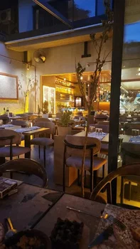 Patron Şapkalı Meyhane resimleri