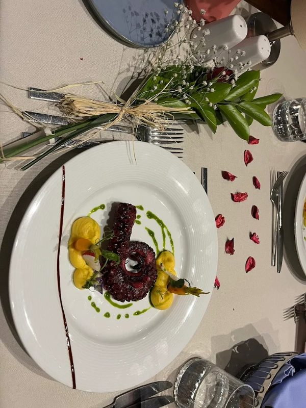 Aquarium Mezzes & Grill