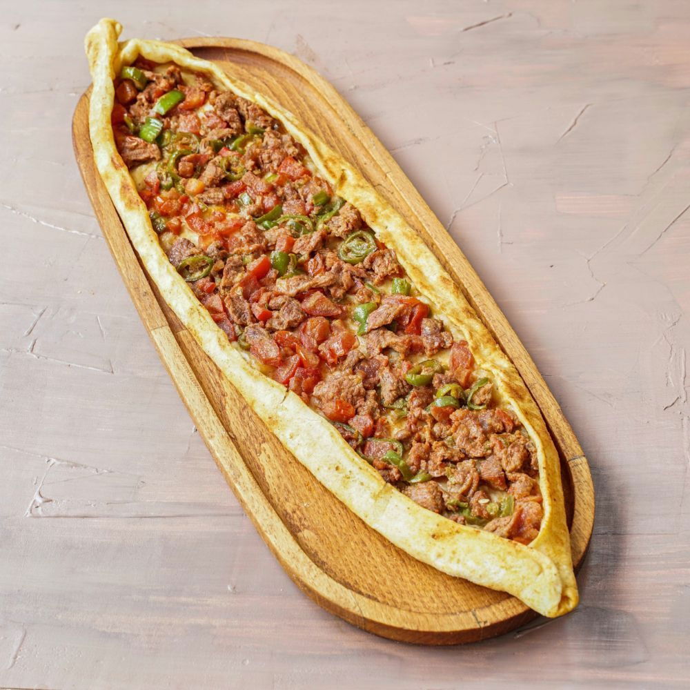 Kuşbaşılı Kaşarlı Mantarlı Pide