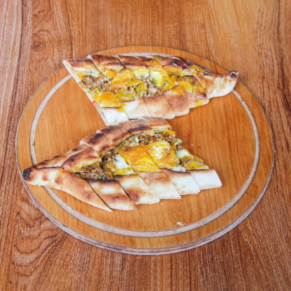 Kıymalı Yumurtalı Pide