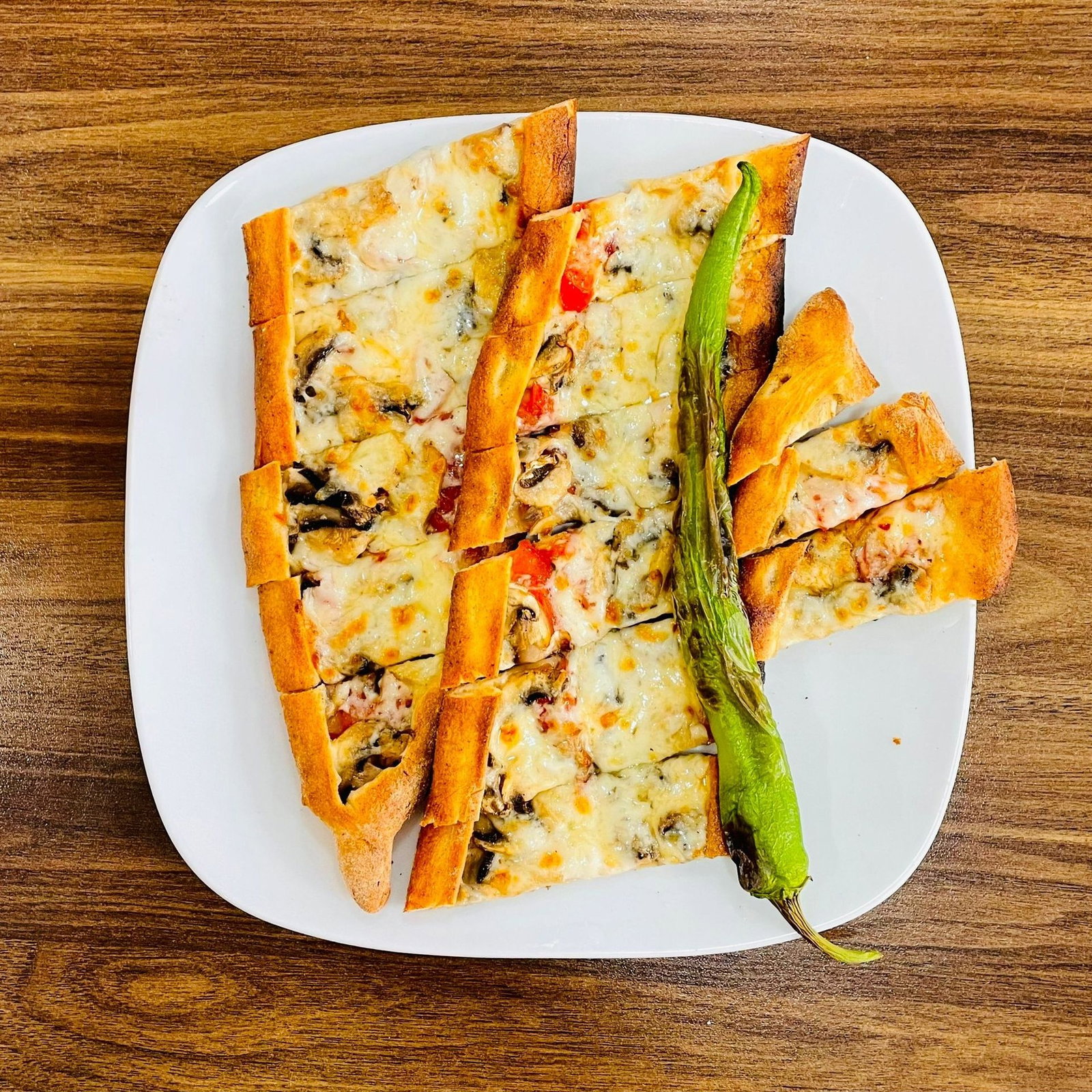 Mantarlı Kaşarlı Pide