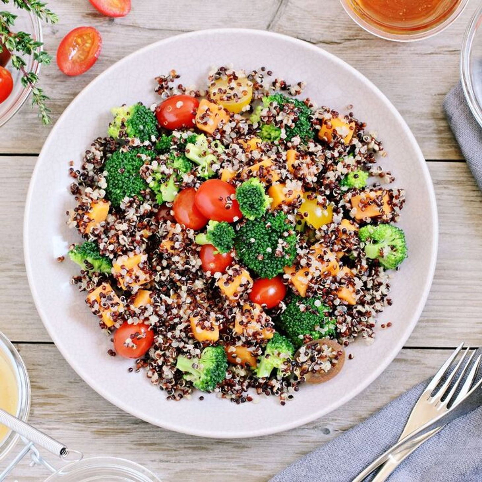 Kinoalı Avokado Salata