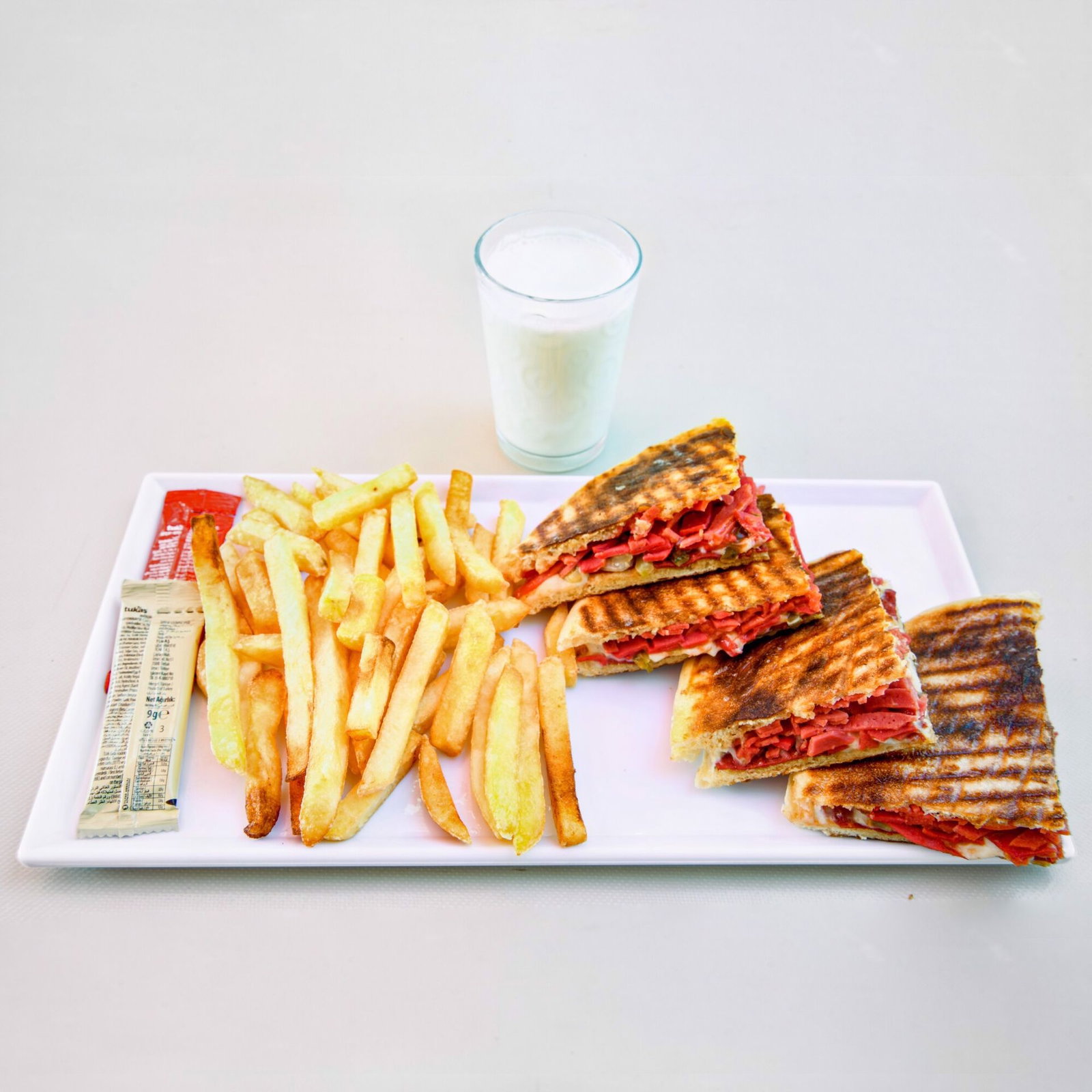 Bazlama Ekmeğine Ayvalık Tostu (2-3 Kişilik) Menü