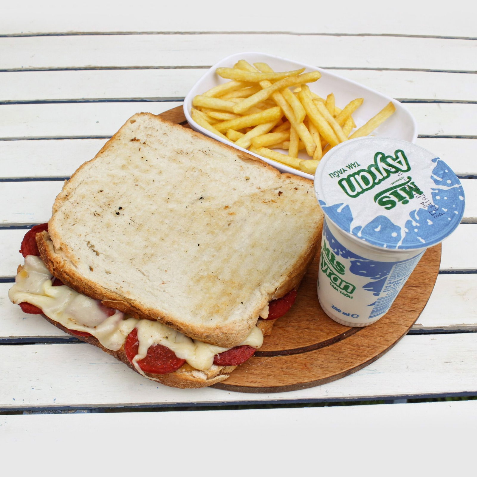 Milföy Hamurunda Ayvalık Tost Menü